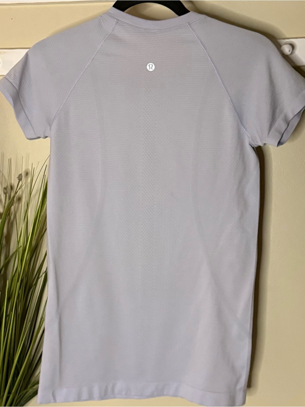 Lululemon Swiftly Tech Purple Size 6 Short Sleeve Tee Shirt Lavender Yoga Run